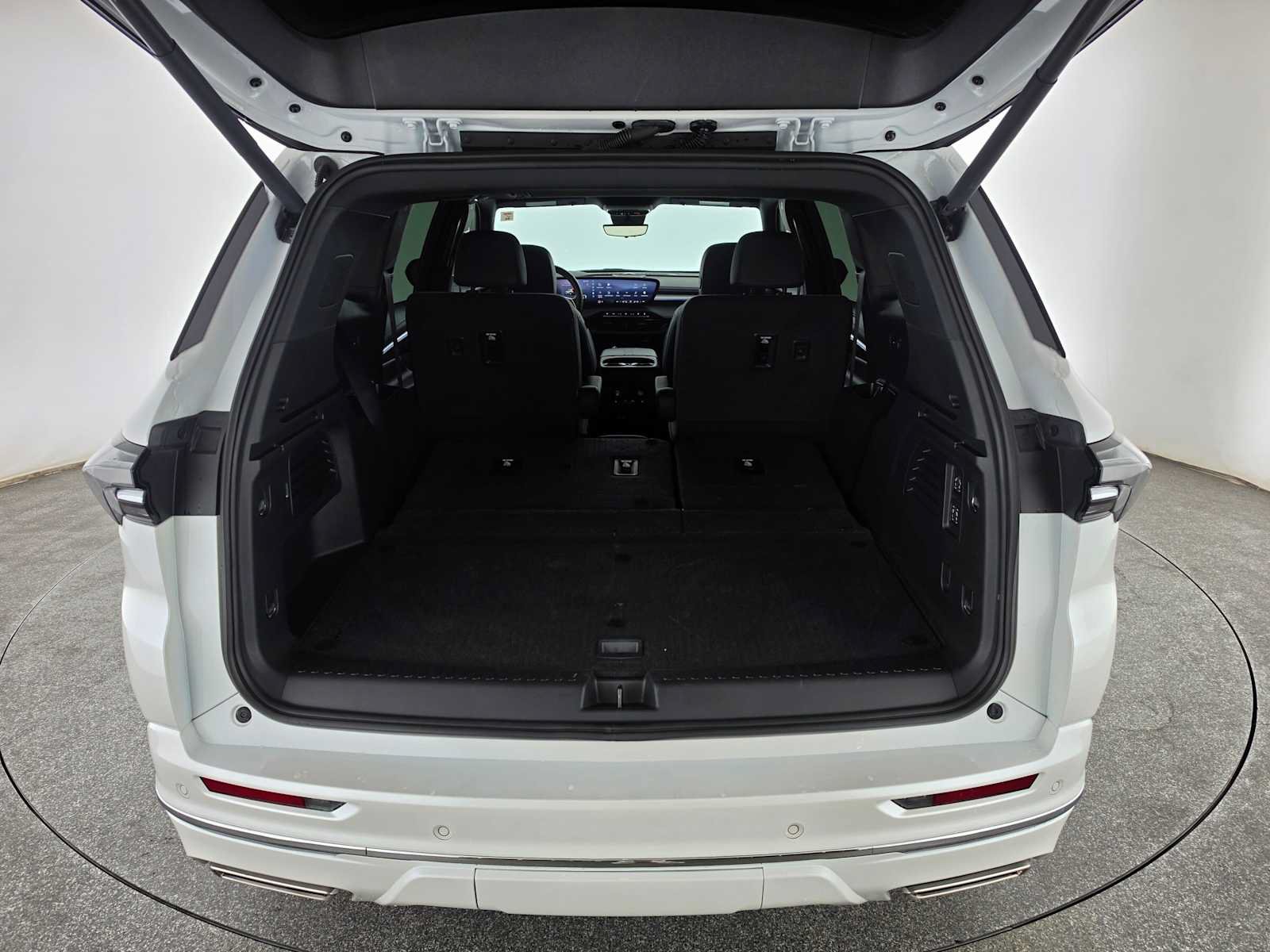 Used 2025 Buick Enclave Avenir w/ Super Cruise Package FWD image 16
