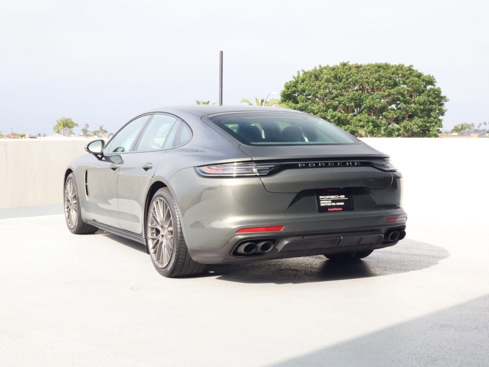 Certified 2023 Porsche Panamera Platinum Edition image 3
