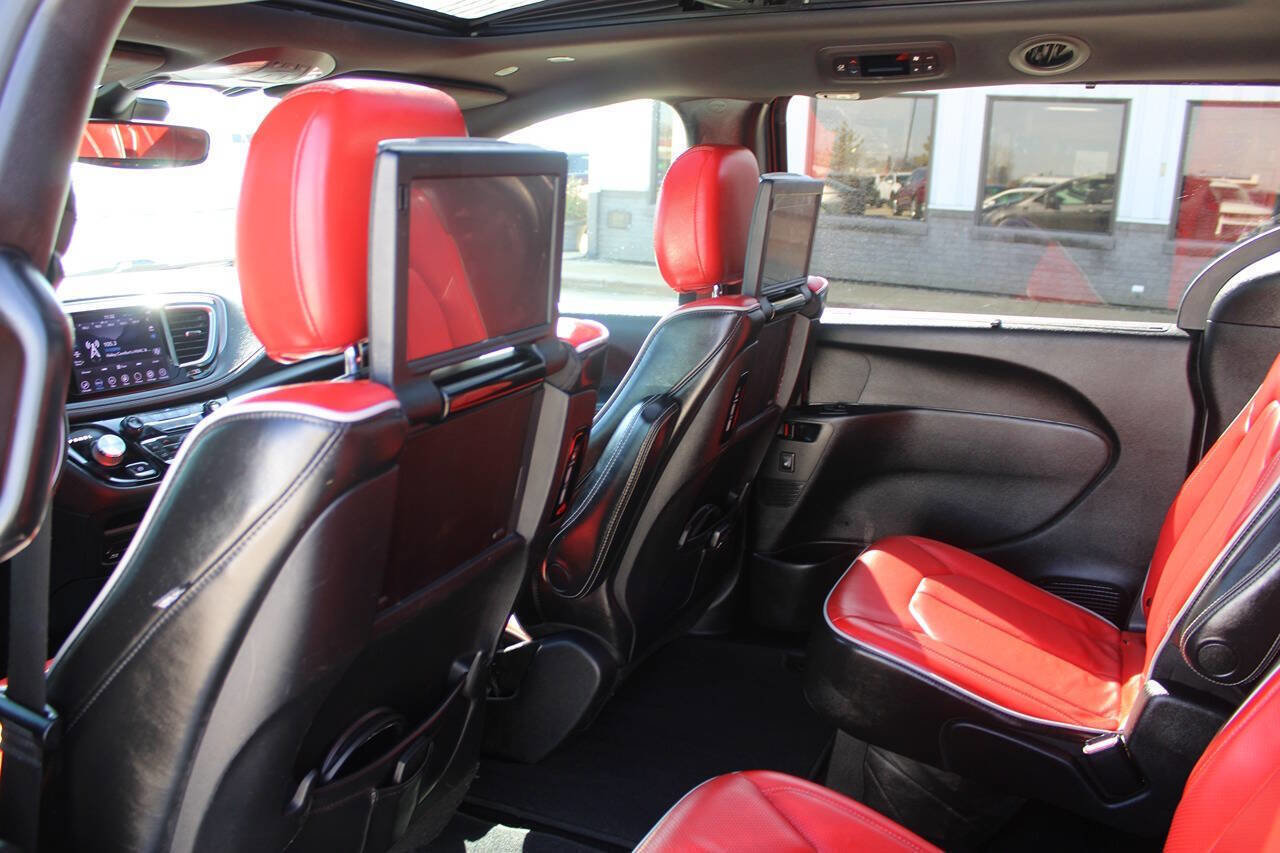 Used 2020 Chrysler Pacifica Limited w/ Quick Order Package 27H Red S FWD image 12