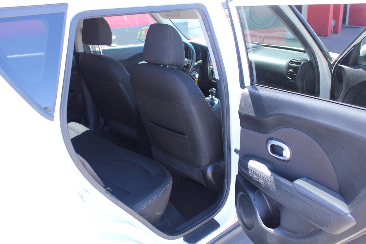 Used 2018 Kia Soul + FWD image 14