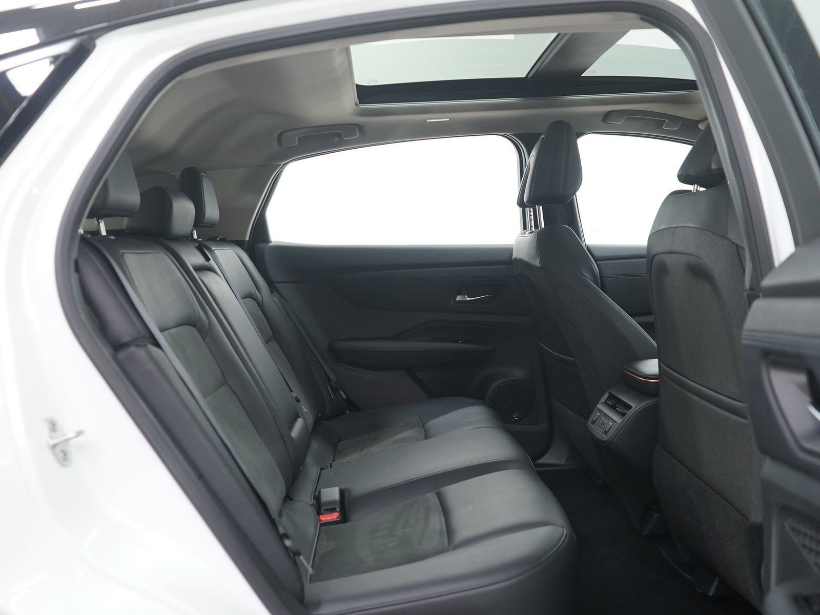 Used 2024 Nissan Ariya AWD image 13