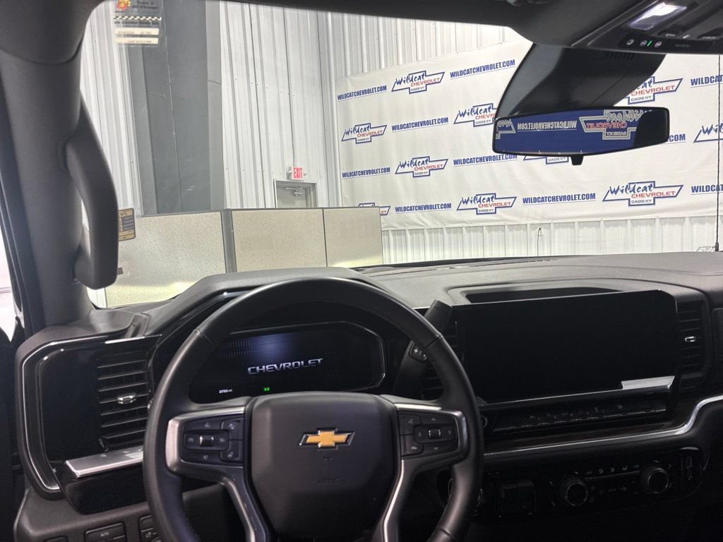Used 2026 Chevrolet Silverado 1500 LT AWD/4WD image 2