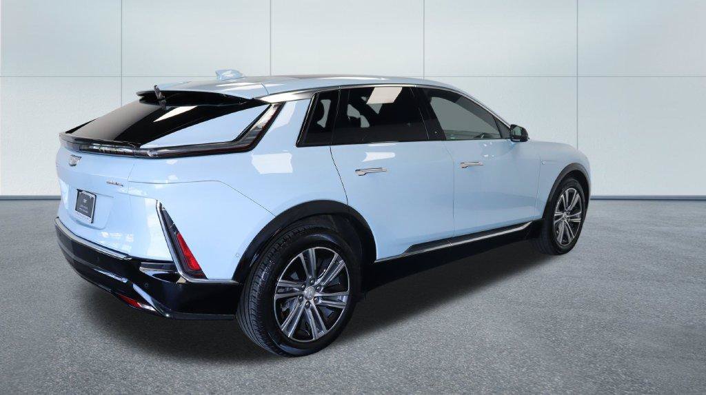 Certified 2024 Cadillac Lyriq Luxury AWD/4WD image 7