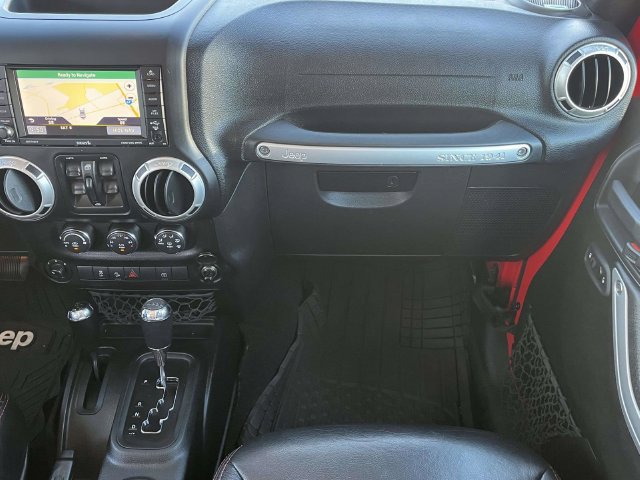 Used 2017 Jeep Wrangler Unlimited Rubicon w/ Connectivity Group AWD/4WD image 18