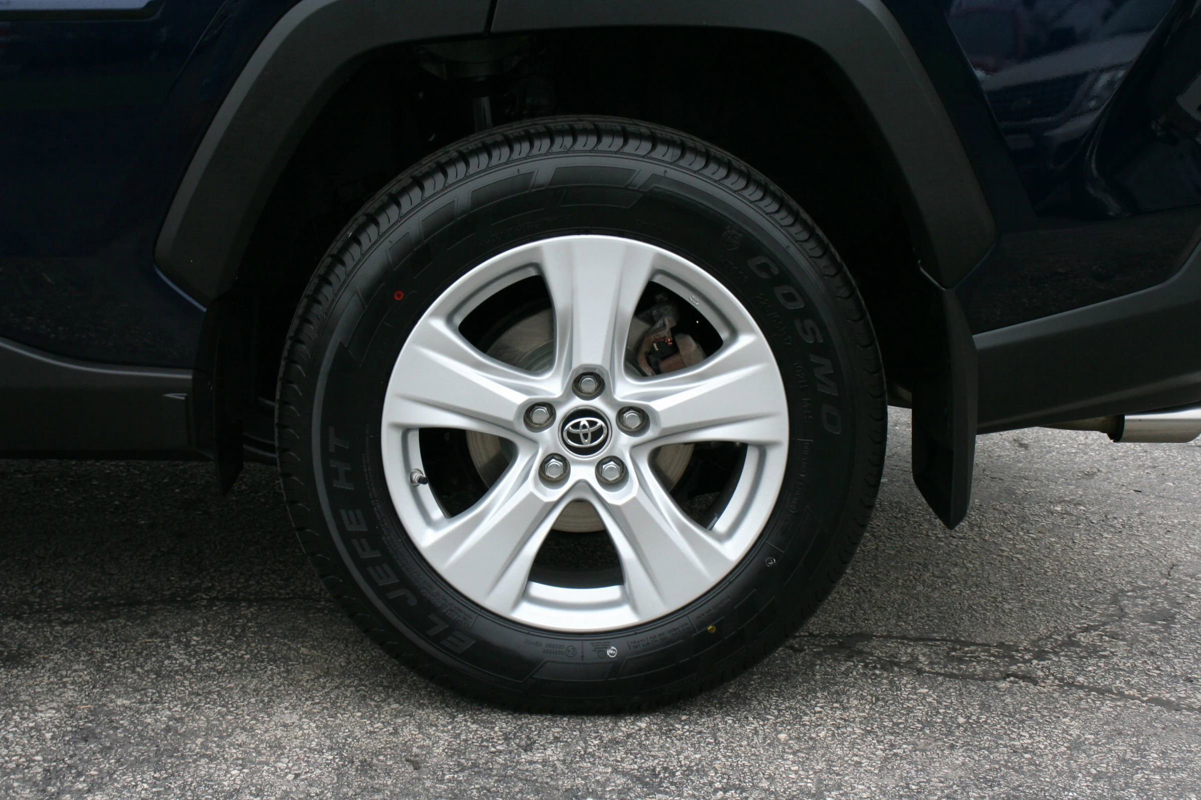 Used 2019 Toyota RAV4 XLE w/ Convenience Package image 12