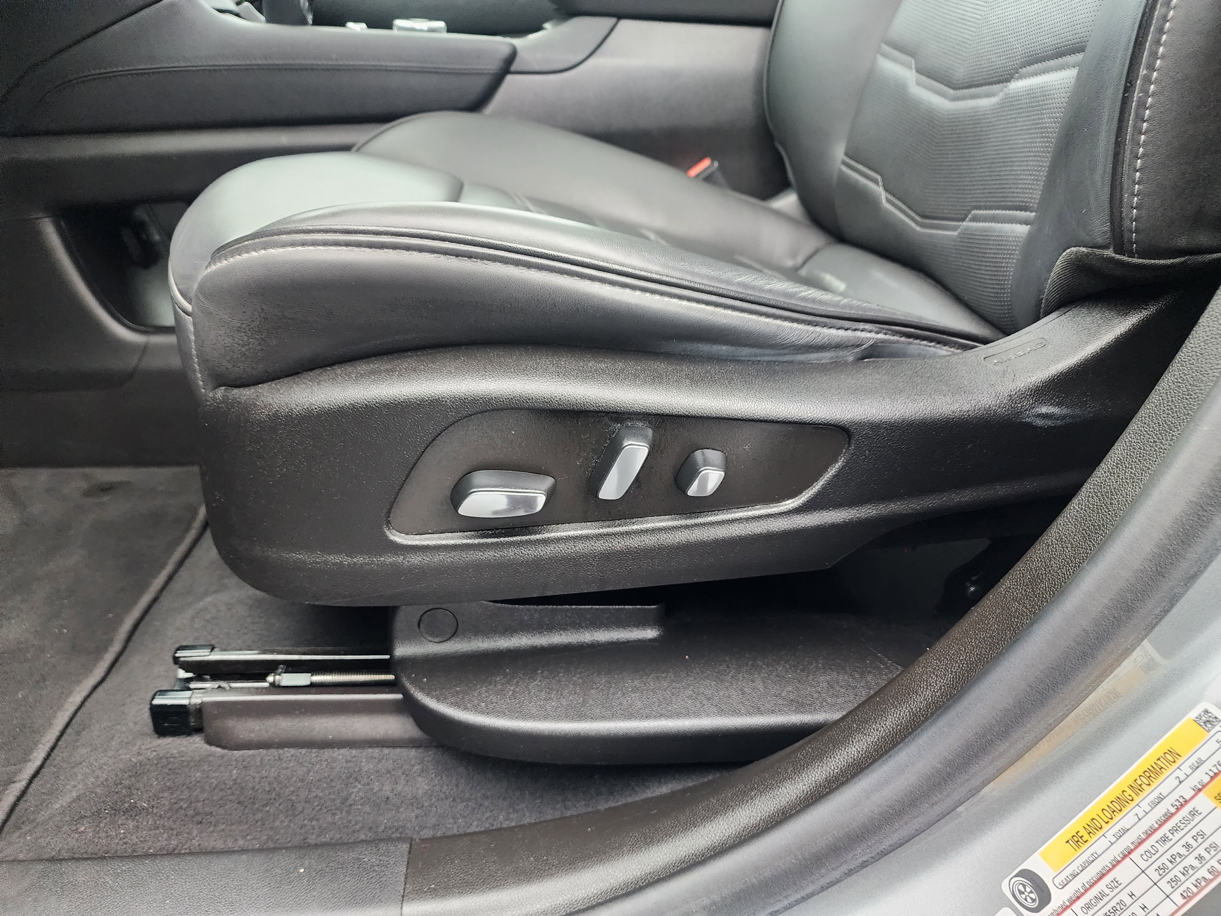 Used 2023 Cadillac XT6 Sport w/ Platinum Package image 29