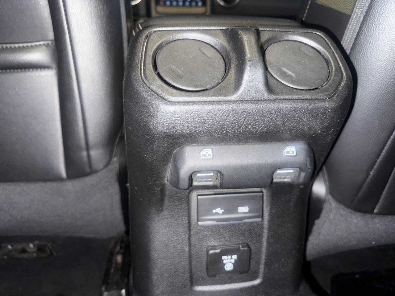 Used 2020 Jeep Gladiator Overland w/ Cold Weather Group AWD/4WD image 36