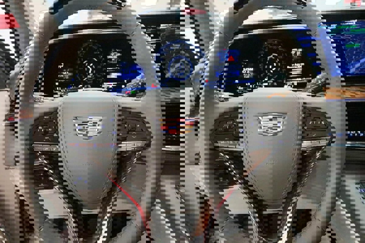 Used 2024 Cadillac Escalade ESV Sport Platinum w/ LPO, ONYX Package image 19