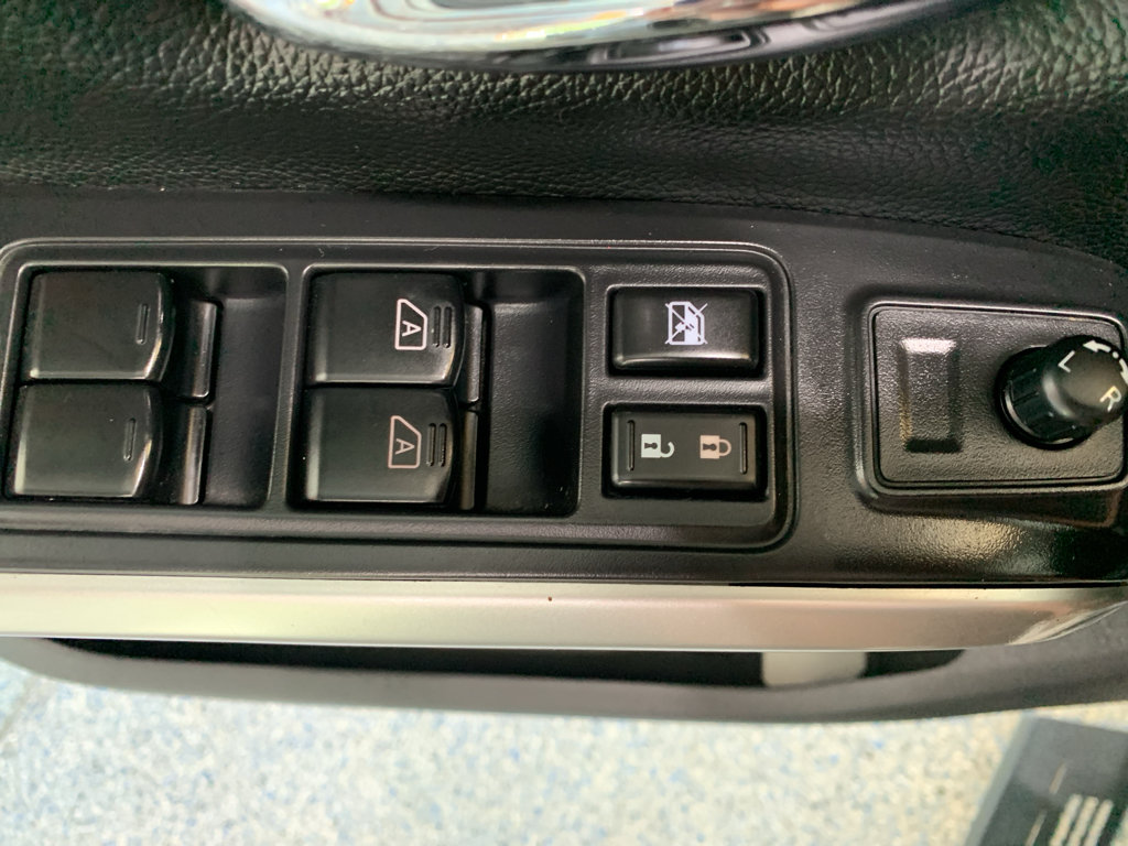 Used 2022 Nissan Titan SV RWD image 25