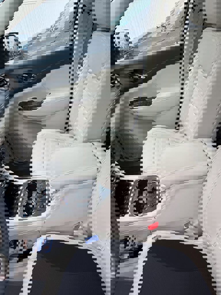 Used 2023 GMC Acadia Denali w/ Denali Technology Package image 10