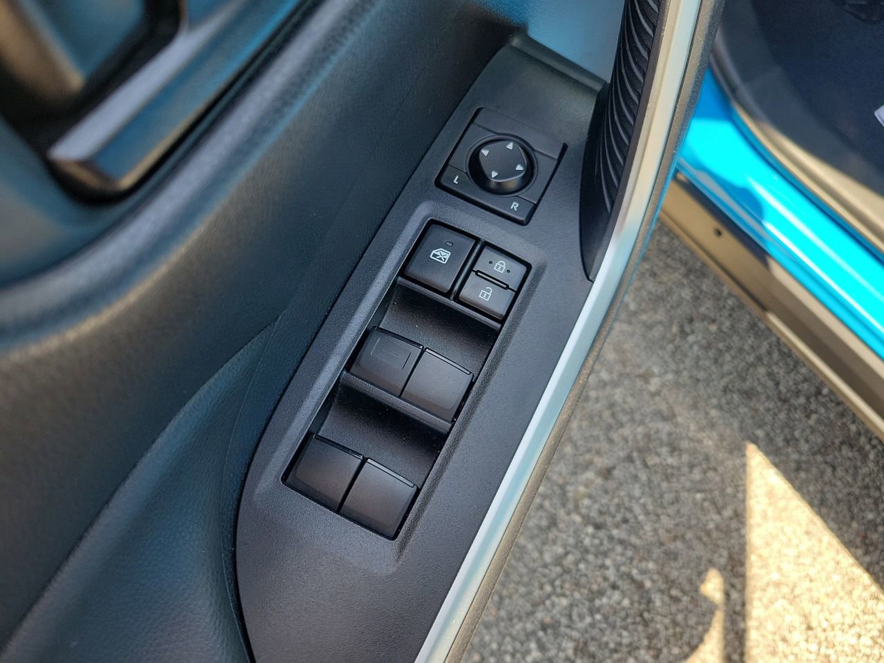 Used 2020 Toyota RAV4 LE FWD image 14