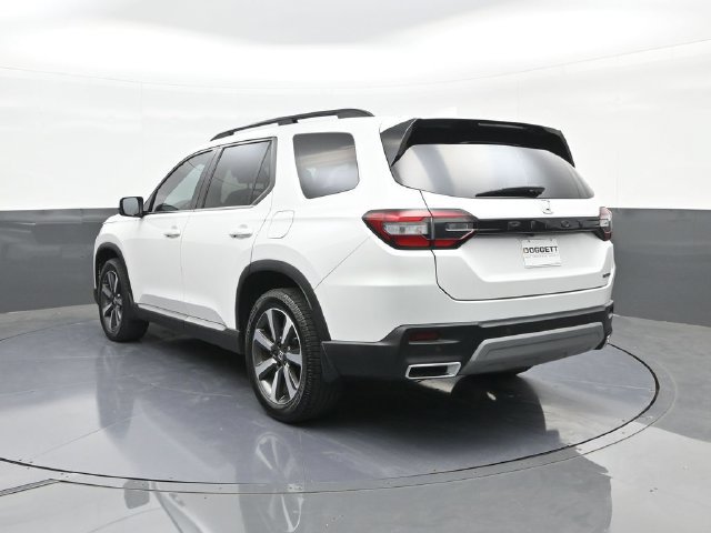 Certified 2024 Honda Pilot Touring image 8