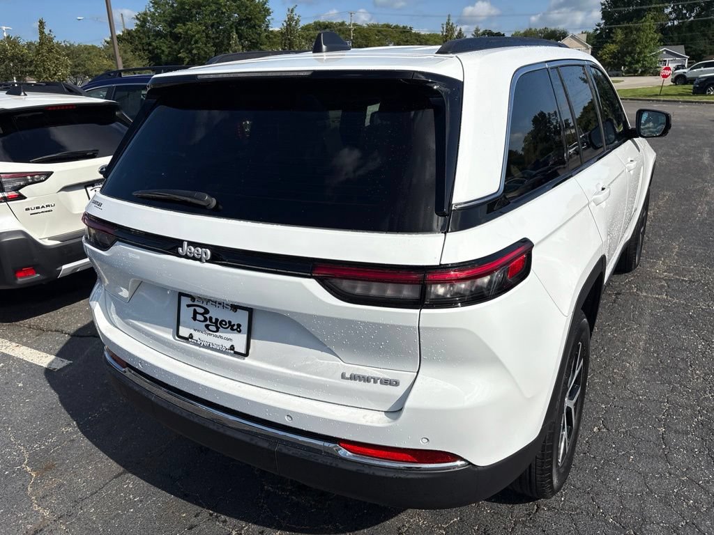 Used 2024 Jeep Grand Cherokee Limited RWD image 3