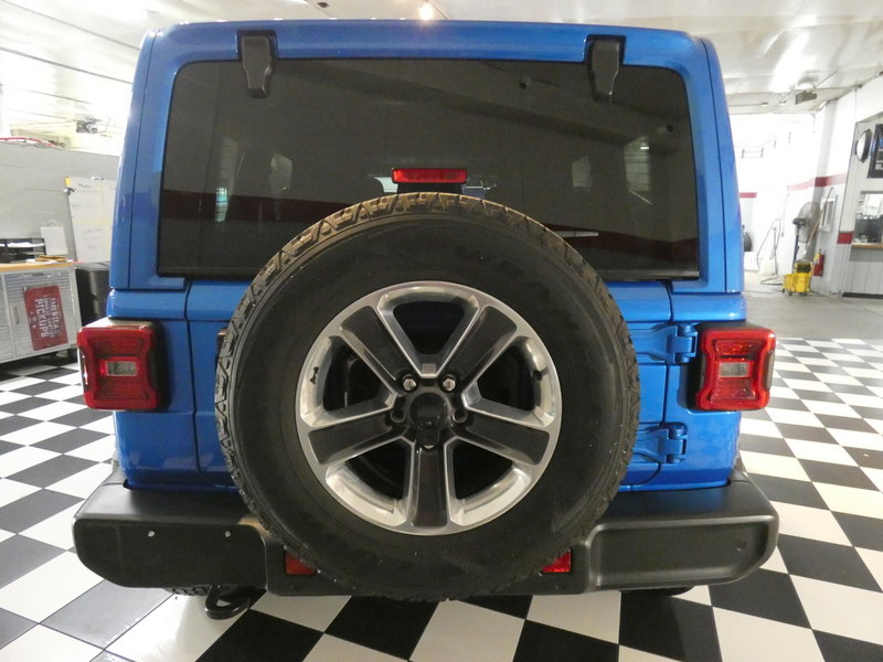 Used 2022 Jeep Wrangler Unlimited Sahara w/ Dual Top Group AWD/4WD image 5