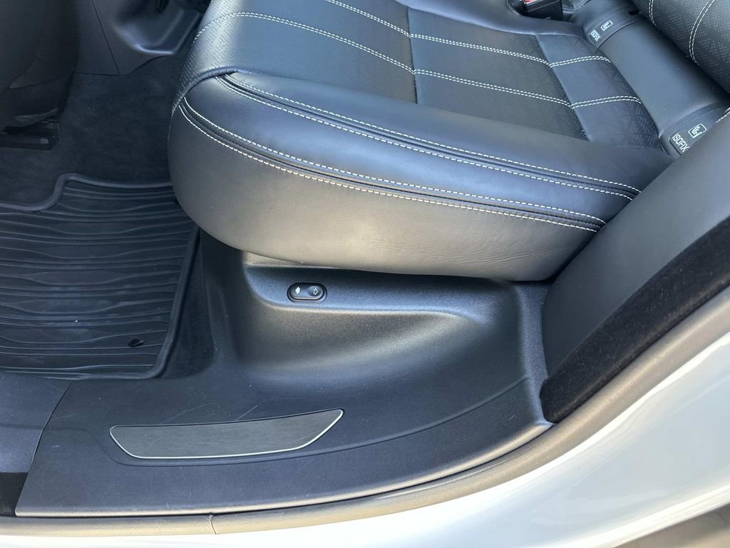 Used 2018 Land Rover Range Rover Velar R-Dynamic HSE AWD/4WD image 32