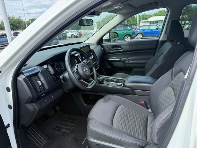 Used 2023 Nissan Pathfinder SV w/ Black Appearance Package AWD/4WD image 25