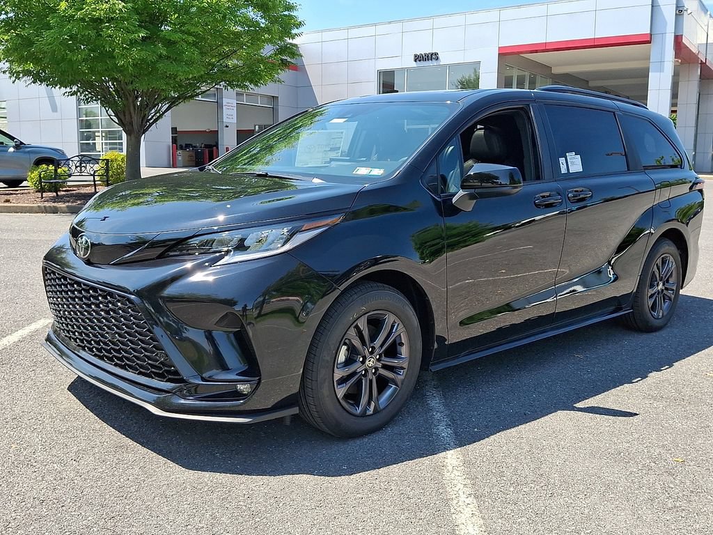 New 2026 Toyota Sienna XSE AWD/4WD image 2