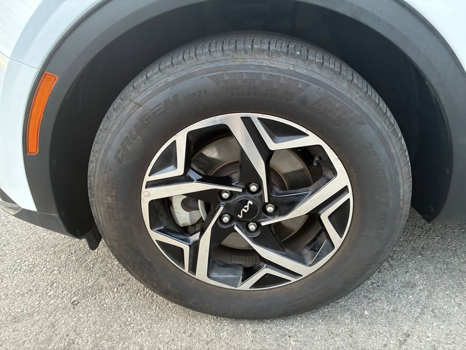 Used 2025 Kia Sportage LX image 29