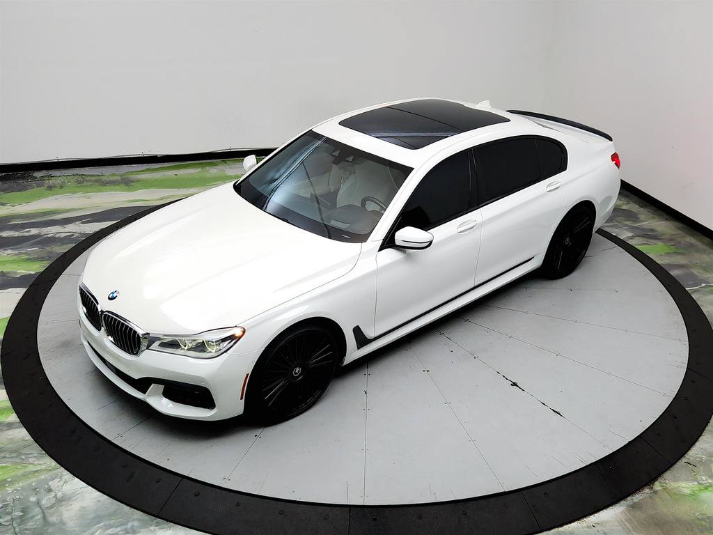 Used 2017 BMW 750i xDrive AWD/4WD image 32