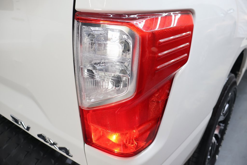 Used 2022 Nissan Titan SV image 28
