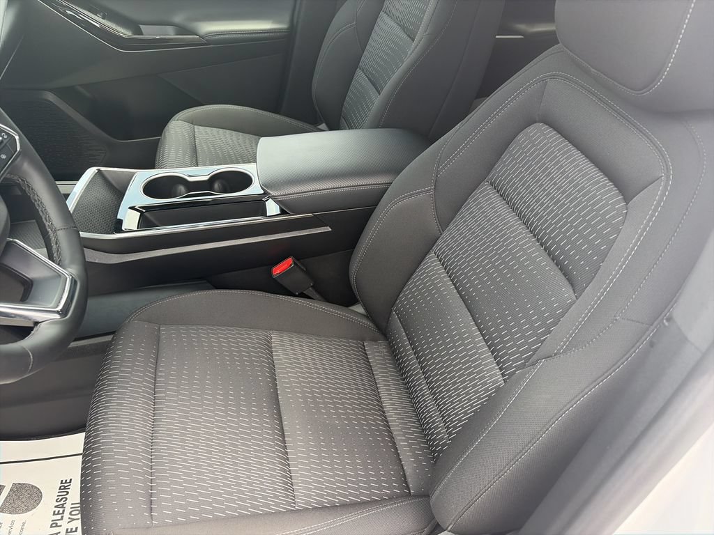 Used 2025 Chevrolet Equinox LT FWD image 12