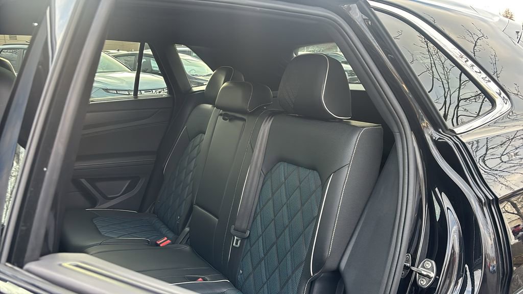 Used 2025 Volkswagen Atlas Cross Sport SEL Premium R-Line image 27