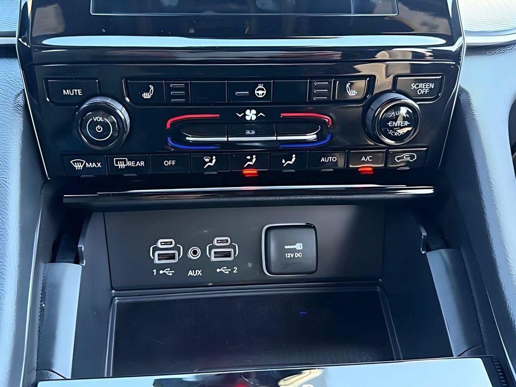 Used 2025 Jeep Grand Cherokee Altitude AWD/4WD image 18