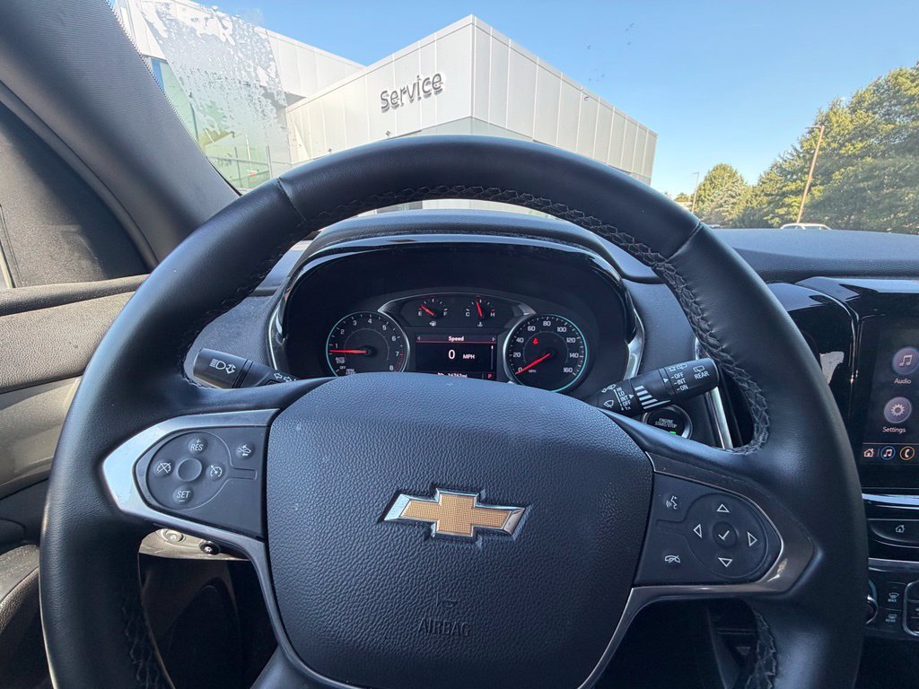 Used 2023 Chevrolet Traverse LT AWD/4WD image 9