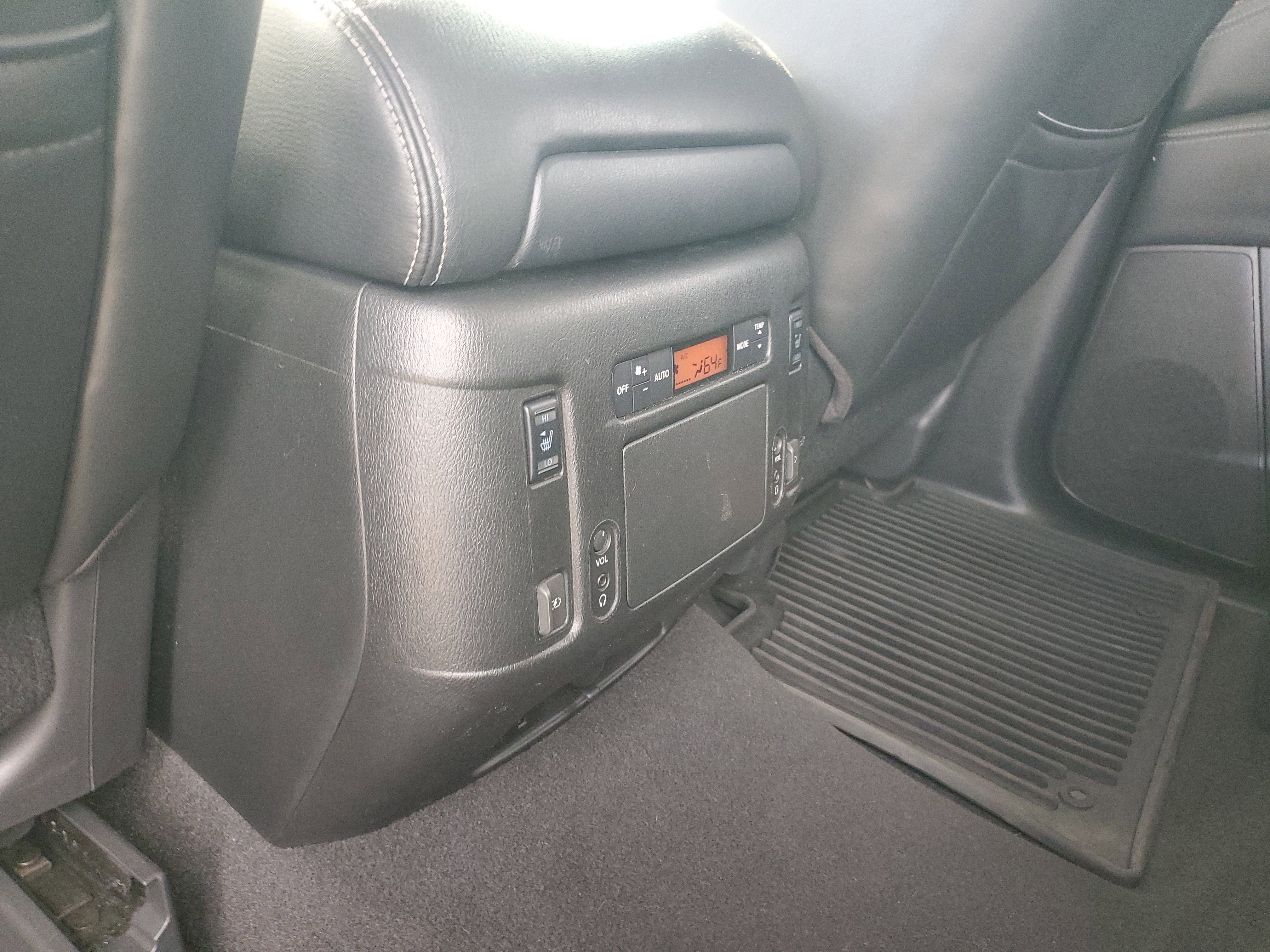 Used 2019 Nissan Armada Platinum w/ Captain's Chairs Package image 12