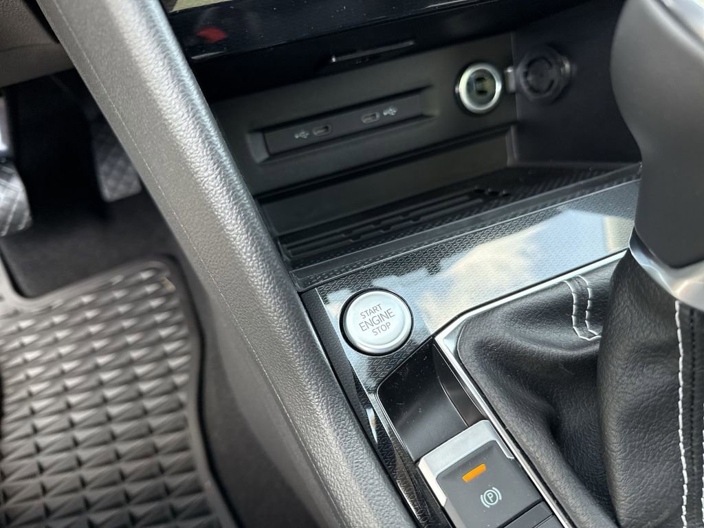 New 2025 Volkswagen Taos SE AWD/4WD image 31