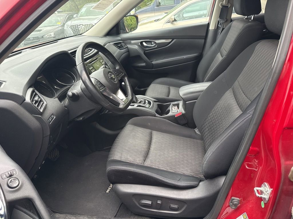 Used 2017 Nissan Rogue SV image 5