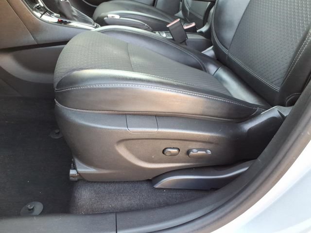 Used 2021 Buick Encore Preferred AWD/4WD image 13