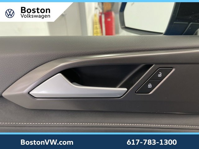 Used 2025 Volkswagen Taos SE image 23