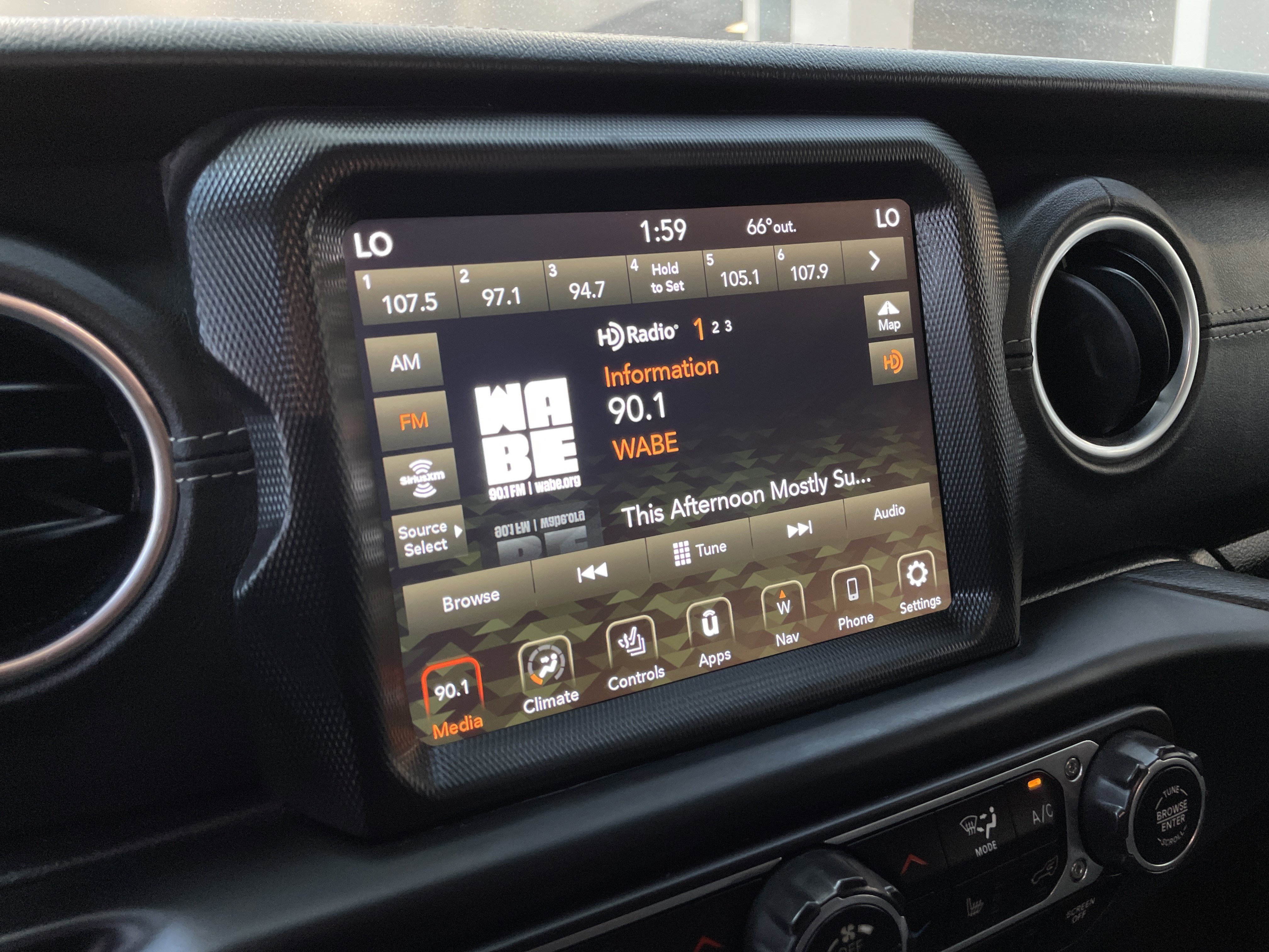 Used 2021 Jeep Wrangler Unlimited Sahara w/ Cold Weather Group AWD/4WD image 23