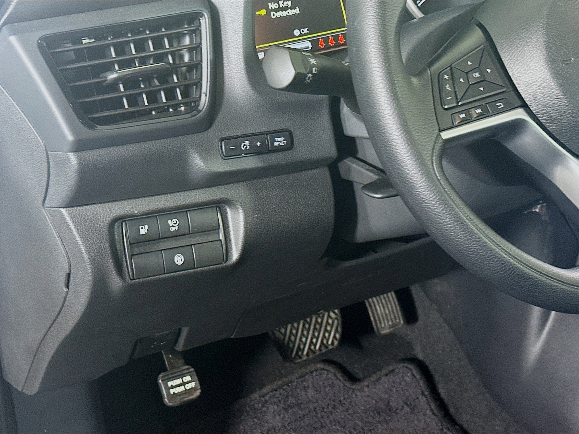Used 2024 Nissan Leaf S FWD image 17