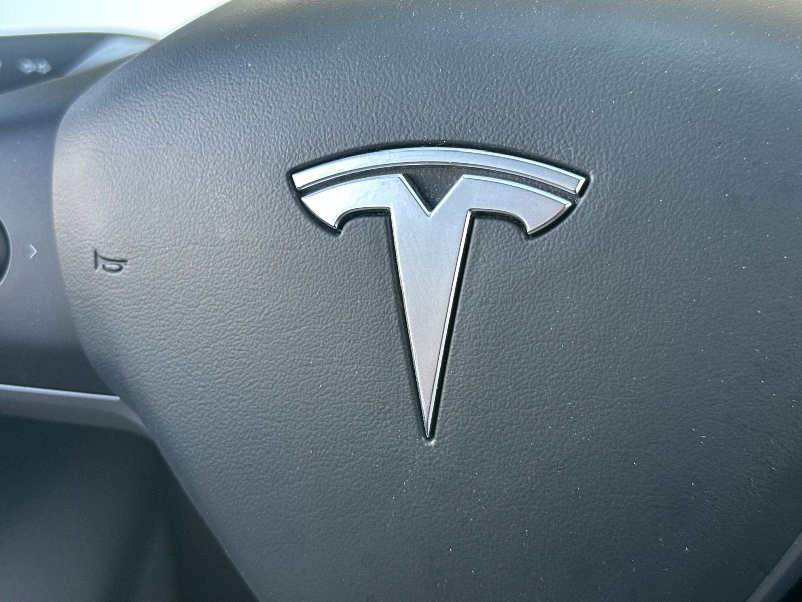 Used 2022 Tesla Model Y Long Range image 24