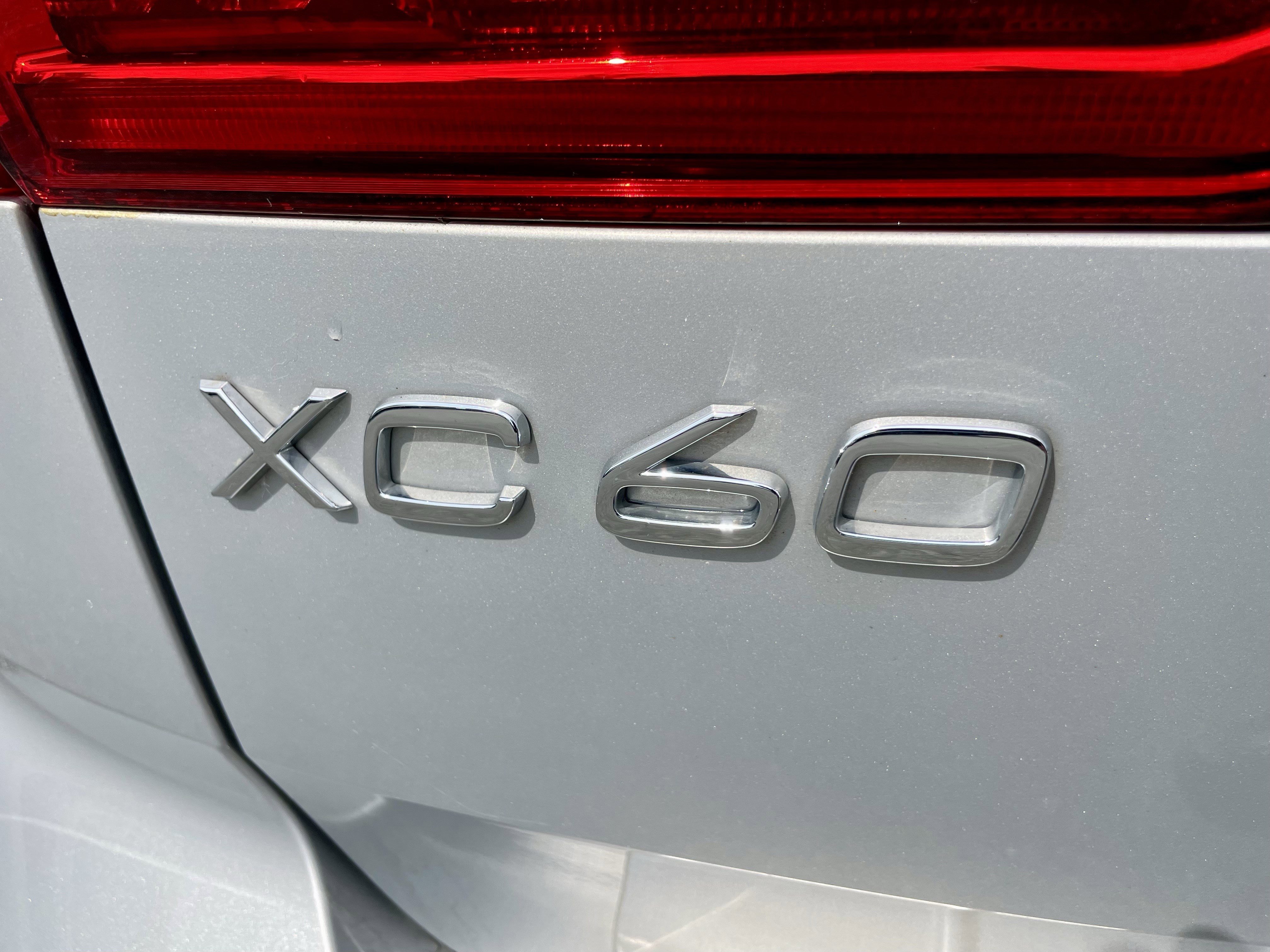 Used 2022 Volvo XC60 B6 R-Design w/ Advanced Package image 33