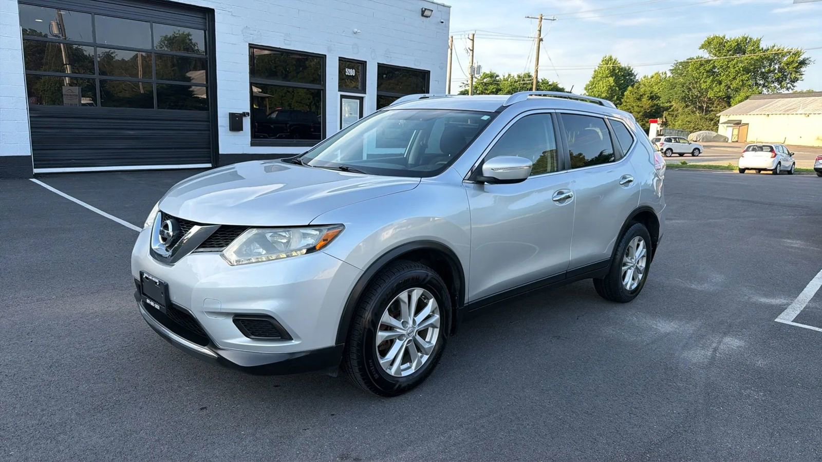 Used 2015 Nissan Rogue SV AWD/4WD image 3