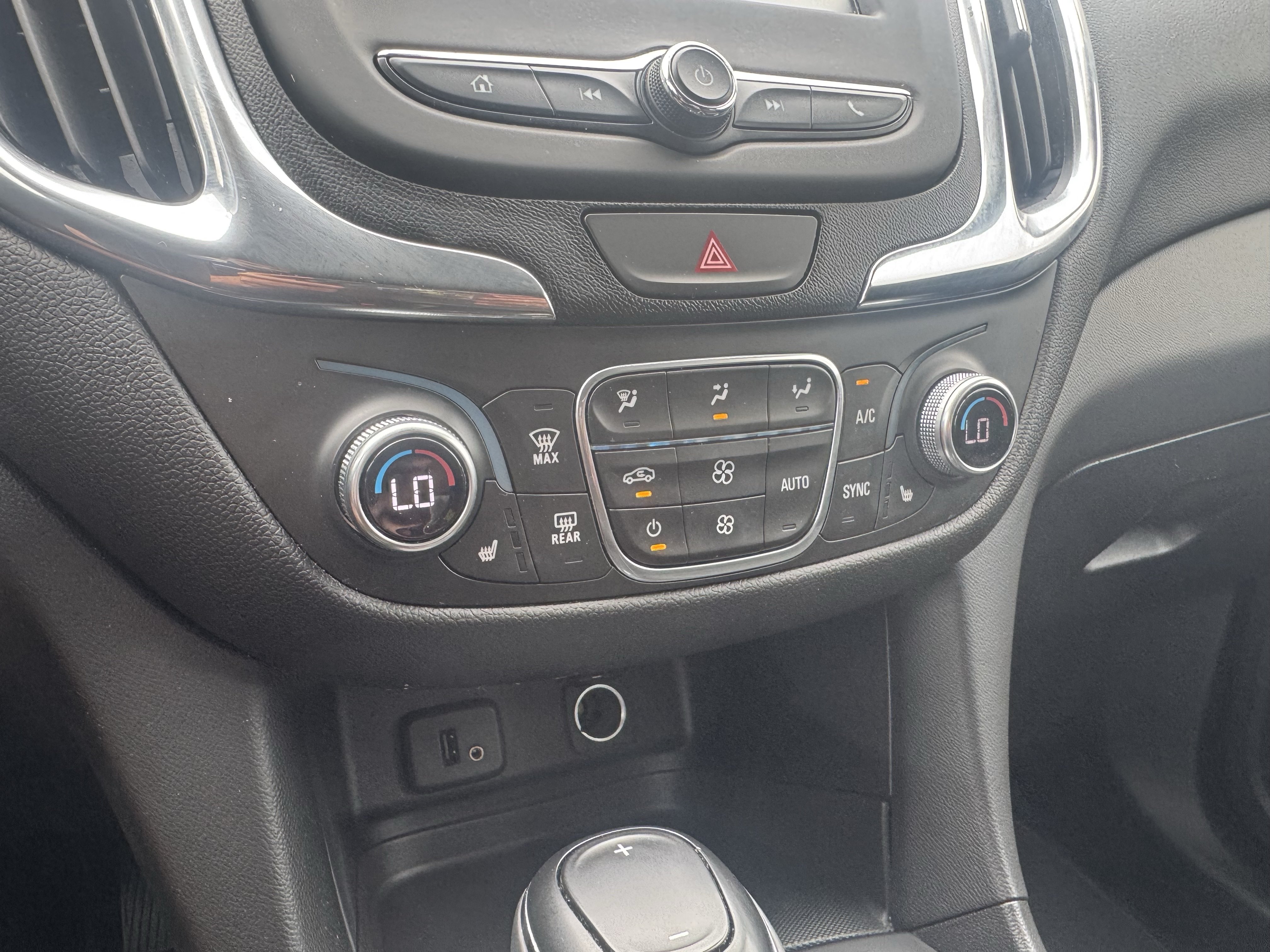 Used 2018 Chevrolet Equinox LT AWD/4WD image 24