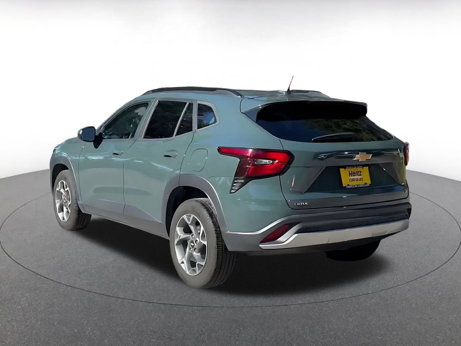 Used 2025 Chevrolet Trax LT FWD image 10
