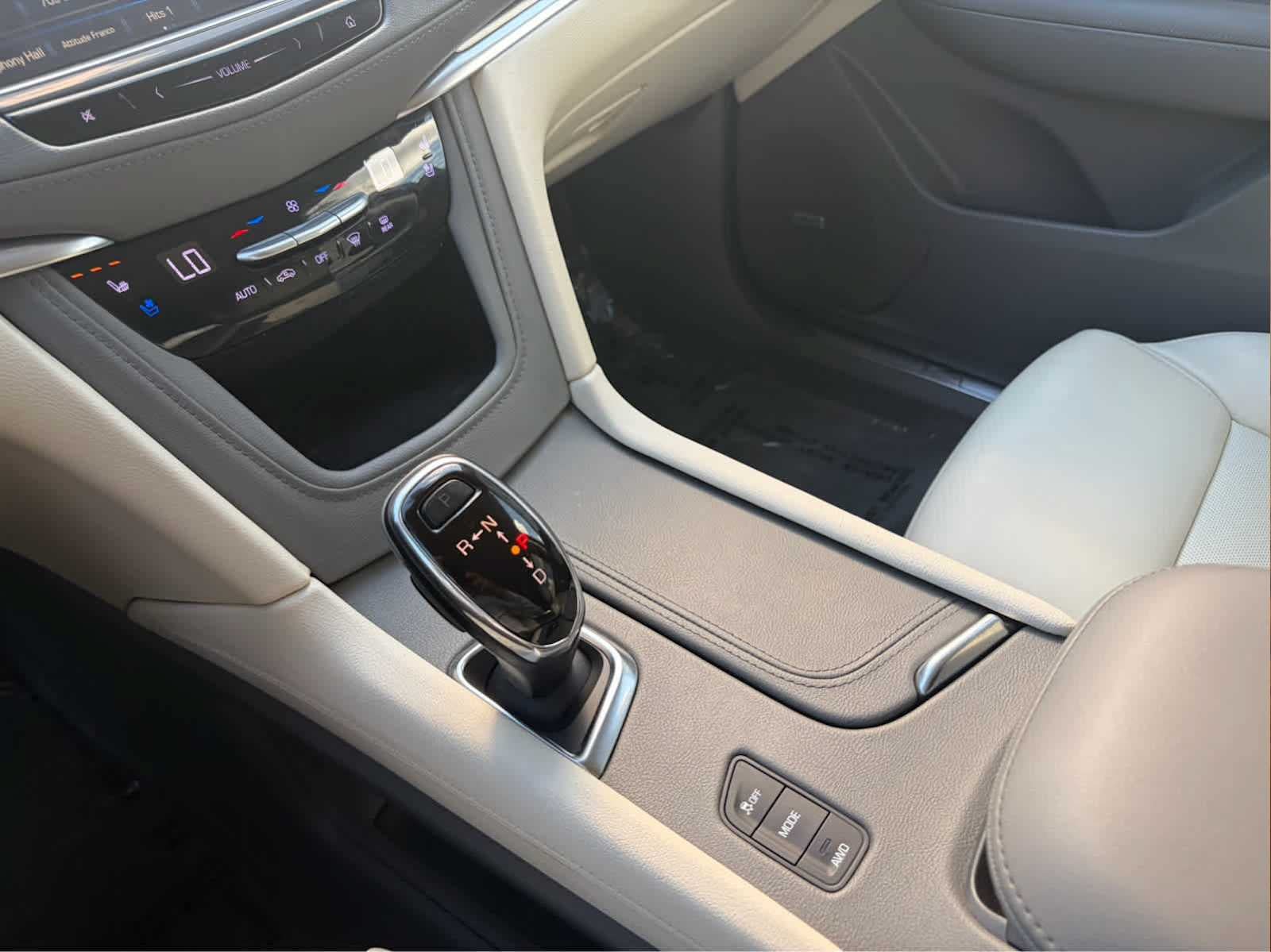 Used 2018 Cadillac XT5 Premium Luxury AWD/4WD image 17