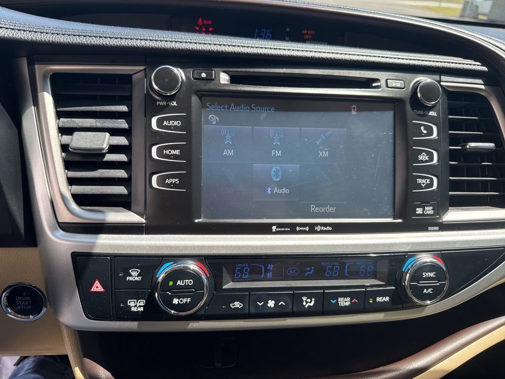 Used 2019 Toyota Highlander XLE AWD/4WD image 22