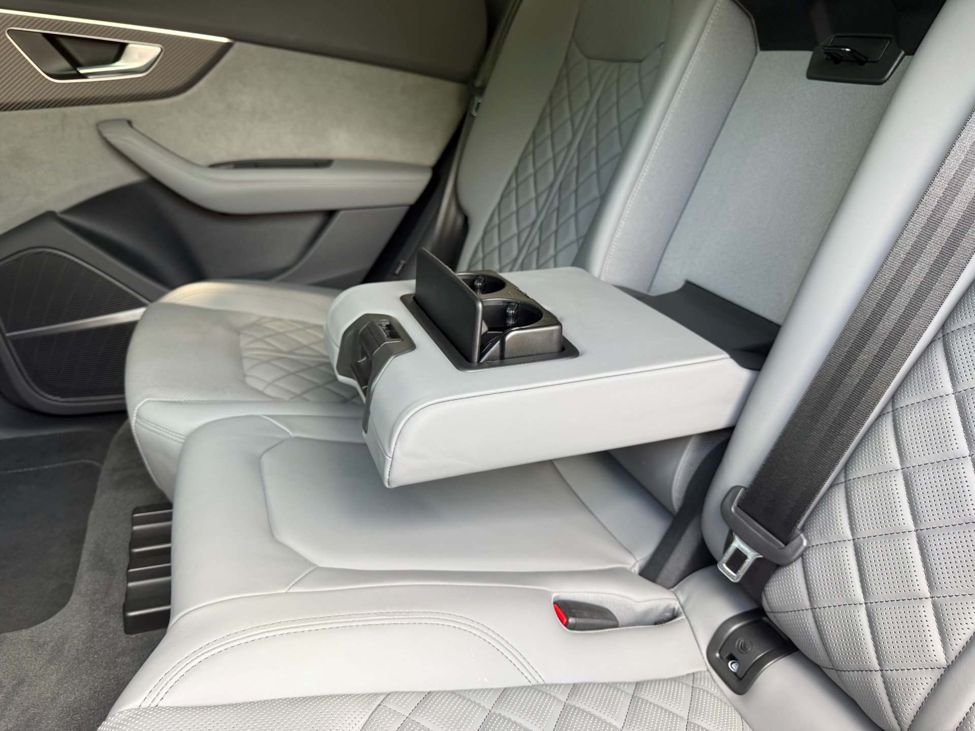 Used 2024 Audi SQ8 Prestige AWD/4WD image 28