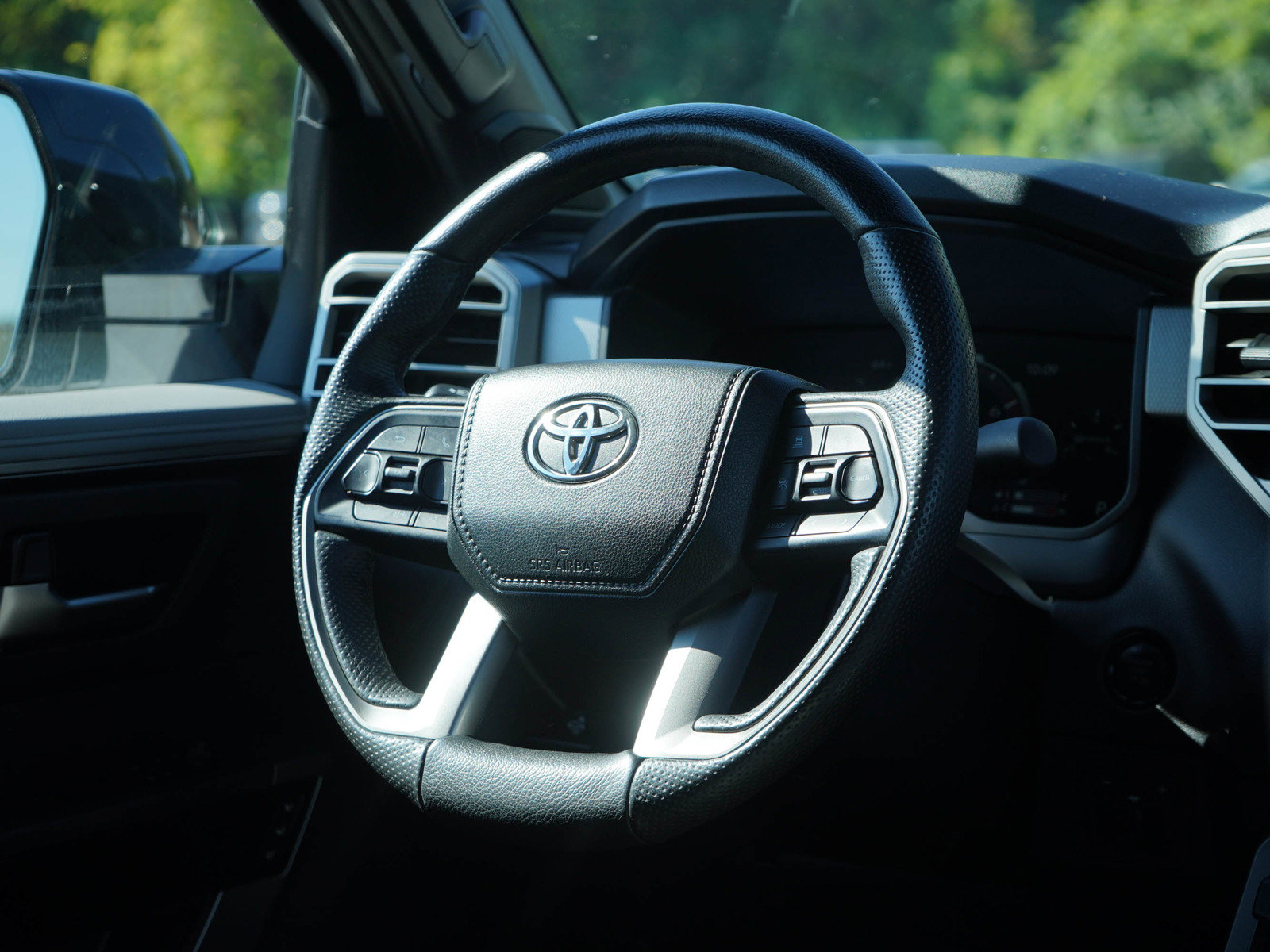 Used 2025 Toyota Tundra Limited AWD/4WD image 14