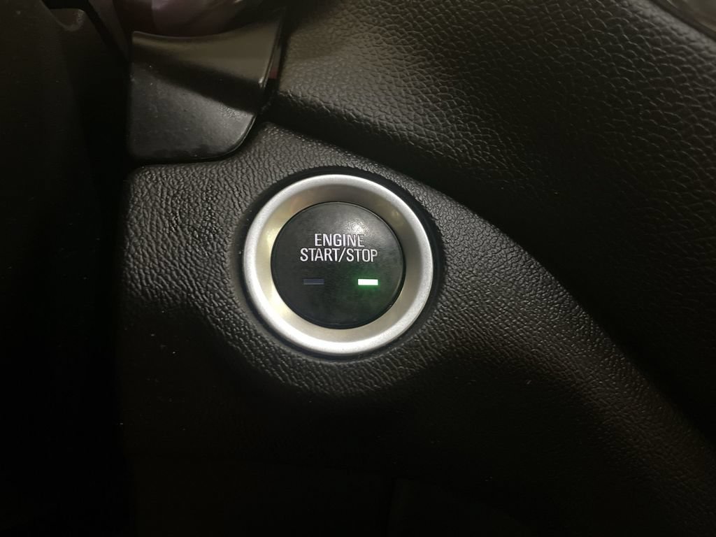 Used 2020 Chevrolet Equinox LT w/ Driver Convenience Package FWD image 10