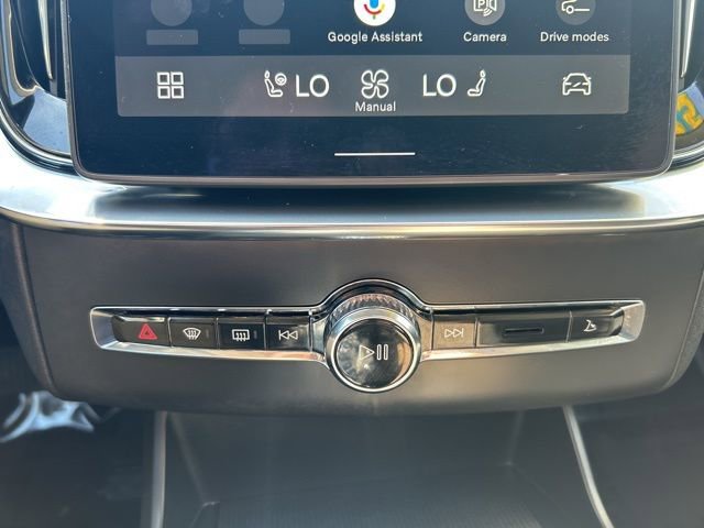 Certified 2025 Volvo XC90 B6 Plus image 21