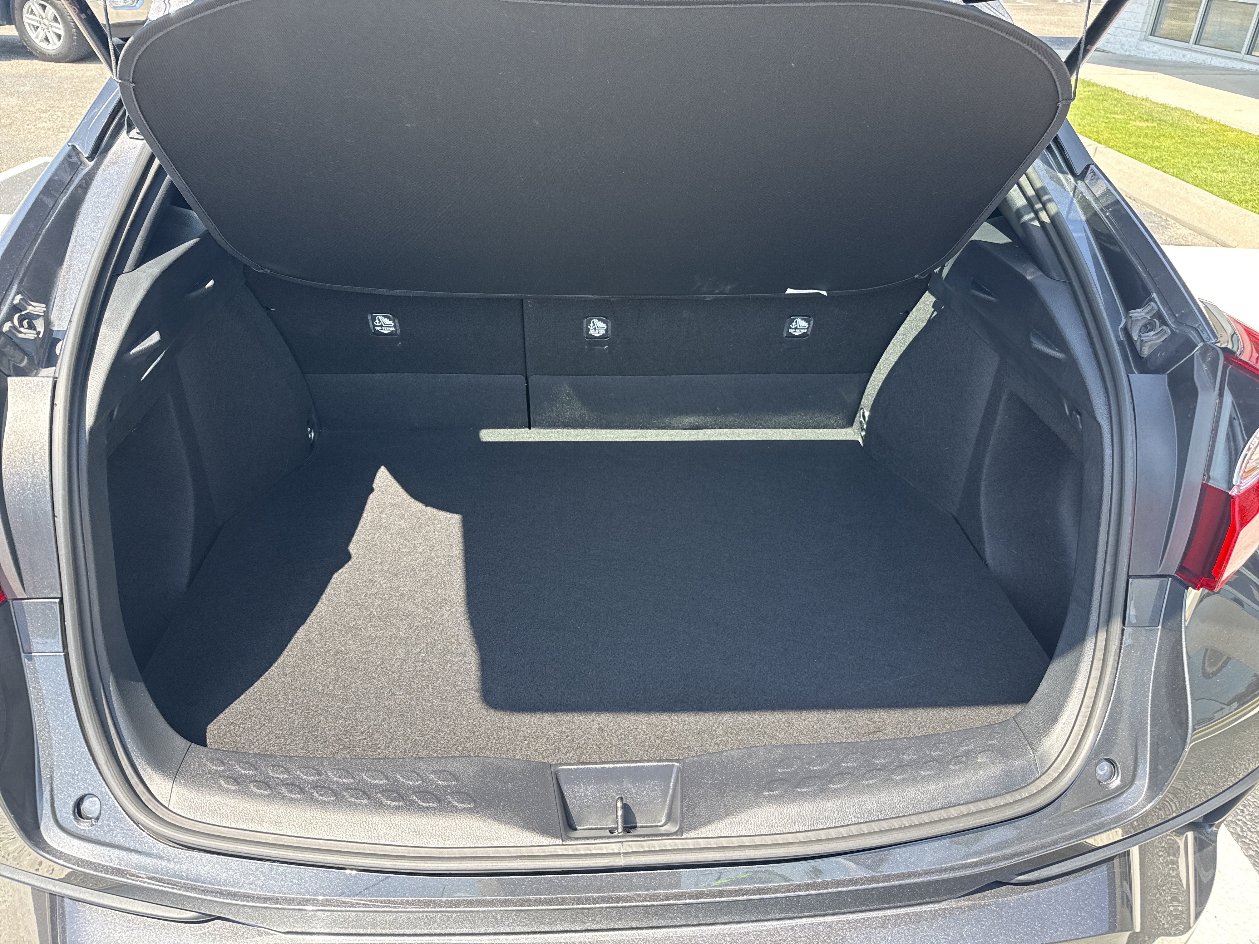 Used 2022 Toyota C-HR XLE FWD image 5