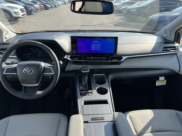 New 2026 Toyota Sienna XLE FWD image 30
