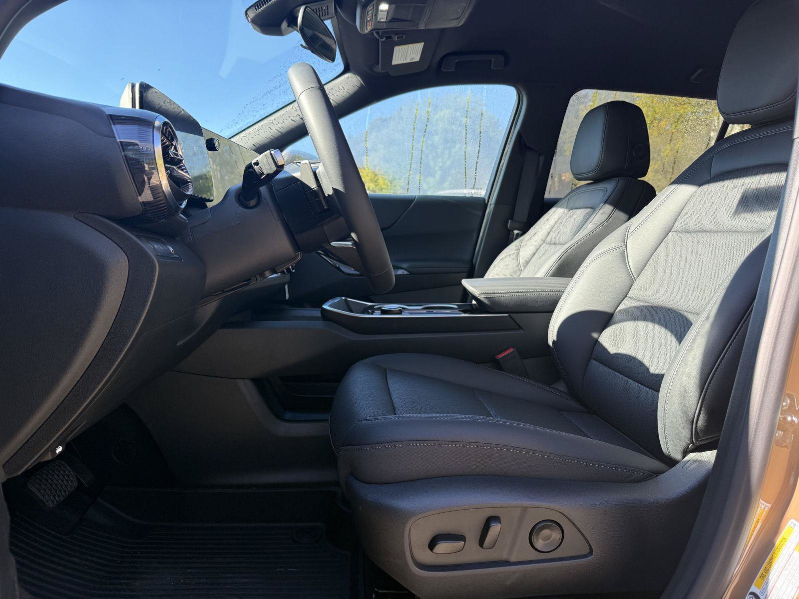 New 2027 Chevrolet Equinox LT w/ Convenience Package II AWD/4WD image 9