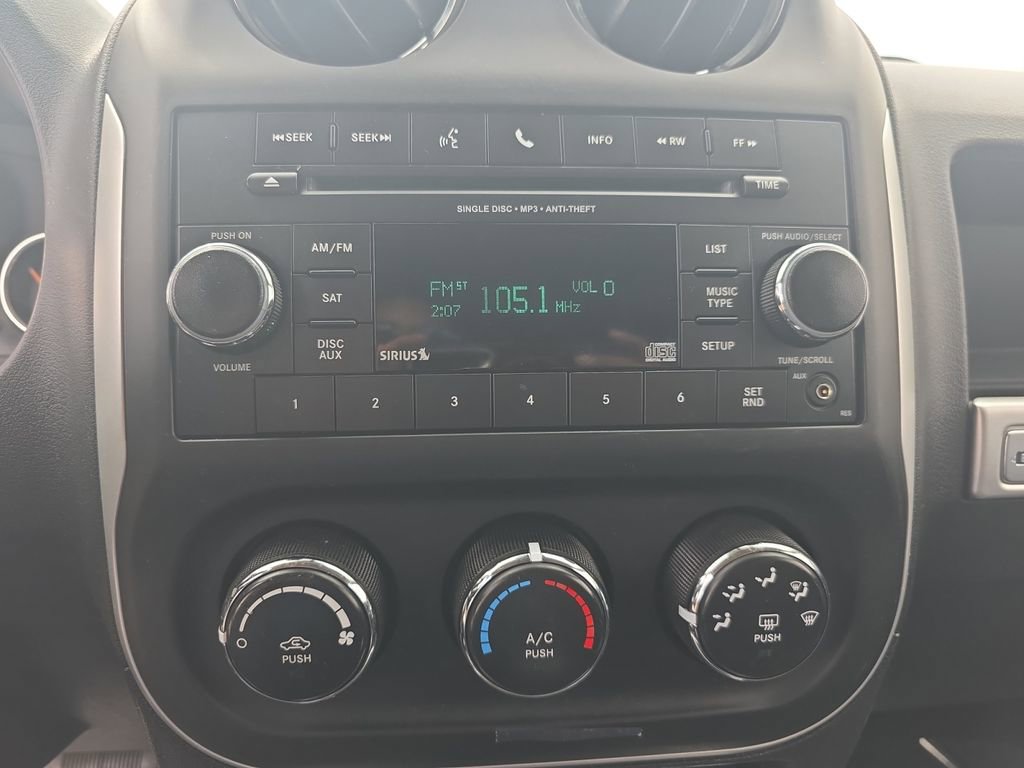 Used 2014 Jeep Compass Latitude image 18